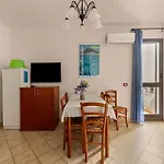 A 150 Meter Long Mare, 2 Fish Appartement