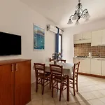 A 150 Meter Long Mare, 2 Fish Appartement