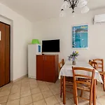 Appartement A 150 Meter Long Mare, 2 Fish *