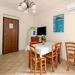 Appartement A 150 Meter Long Mare, 2 Fish *